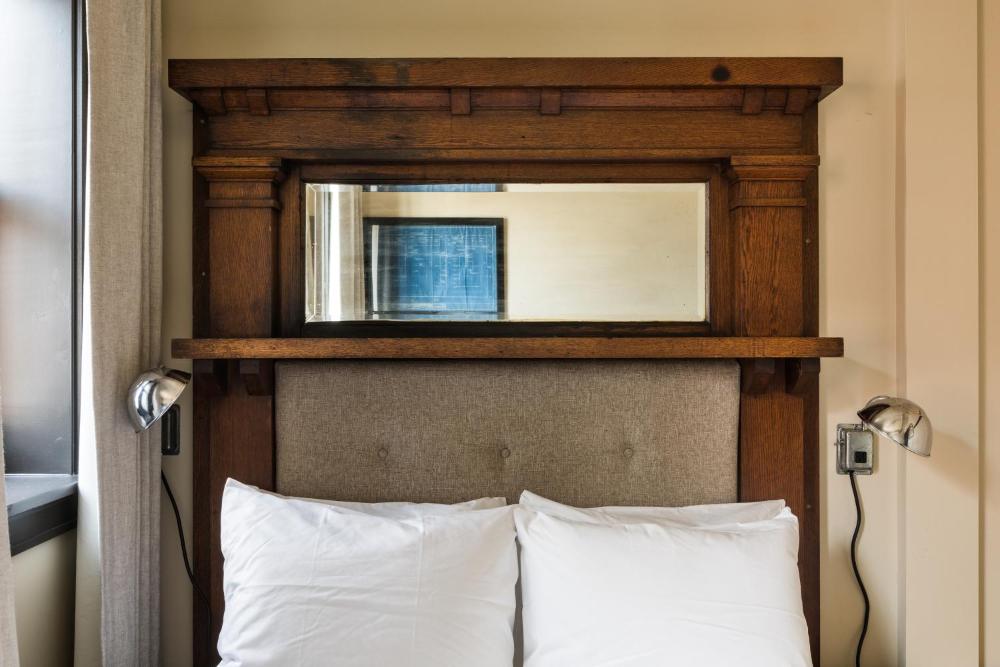 Queen Room with Shared Bathroom interior